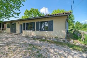 a small house with a driveway in front of it at Gite Les 3 Tilleuls in La Ville Dieu du  Temple