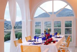 A general mountain view or a mountain view taken from A villát