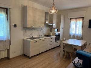 a kitchen with a sink and a table at Casa D'Agostino in Cortona