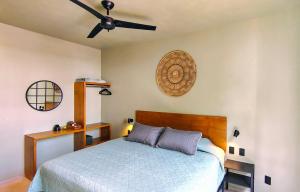 a bedroom with a bed and a ceiling fan at Hospedarte Central Hotel in Guadalajara +49 photos