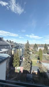 a view of a city with trees and buildings at Construction worker's apartment in Hof in Hof