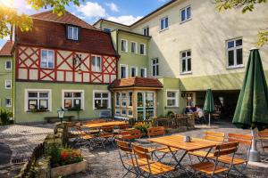 a group of tables and chairs in front of a building at Grüner Baum in Bad Staffelstein