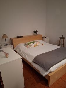 a bedroom with a bed with a wooden headboard at Garro1 in Pasajes Ancho