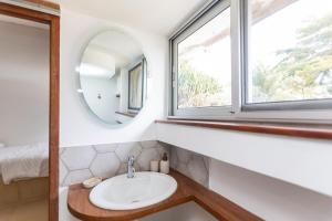 a bathroom with a sink and a mirror at Appartement T2 atypique de standing in Pointe-Noire