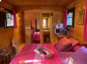a bedroom with a bed and a room with a kitchen at Roulotte de luxe avec piscine partagée à Ramatuelle in Ramatuelle +1 photo