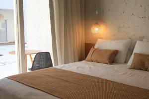 a bedroom with a bed and a pendant light at MHV Milagres - Curimã B 1 in Passo de Camarajibe +52 photos