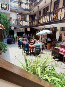 a group of people sitting at tables in a restaurant at Hospedaje el Indi0 in Pisac