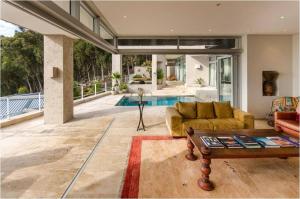 The swimming pool at or close to Villa Fresnaye