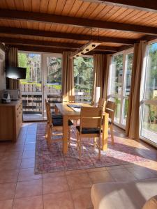 a dining room with a table and chairs at Ferienhaus Fjola in Schenkendöbern