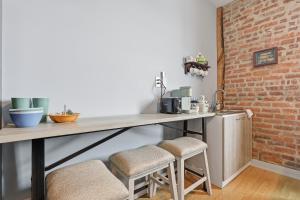 a kitchen with a counter and two stools under a table at The Tiptonian in Tipton +22 photos