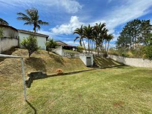 a dog laying on the grass in a yard at Farm km 68 Castelo Branco in Mairinque