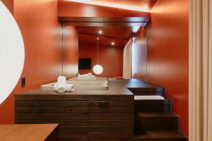 a bathroom with a tub and a large mirror at Hotel Belisario in Medellín +51 photos