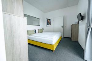 a bedroom with a large bed in a room at Wirtshaus Feininger Hof in Benz