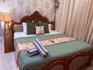 a bedroom with two beds with green sheets at AG ViLLA NERAL in Neral +75 photos