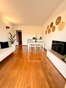 a living room with a white table and a white couch at Horizonte da Vinha in Santo Tirso