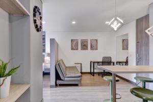 a living room with a table and chairs at Loft Home Suites 118 By gA in Bogotá