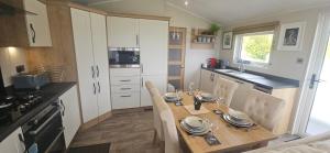 a kitchen with a table and chairs in a kitchen at The Key is Under the Mat in Polperro