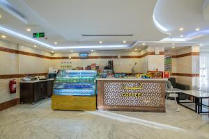 a restaurant with a counter and a counter sidx sidx sidx at Al Ayniah Hotel in Medina