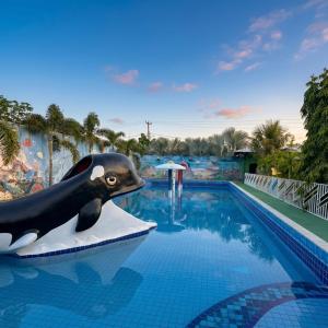 a statue of a penguin on an iceberg in a pool at Village Park Hotel in Pires Ferreira