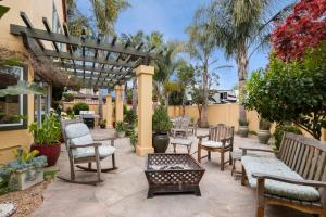 a patio with chairs and a pergola at Acanto Del Mar in Aptos