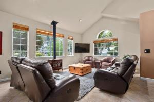 a living room with leather furniture and a flat screen tv at Acanto Del Mar in Aptos