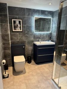 a bathroom with a toilet and a sink at George Cottage, Alcester in Alcester