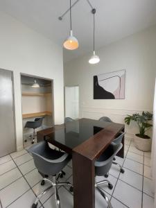 an office with a table and chairs in a room at Jazz & Stay in Guadalajara