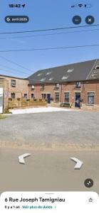 a screenshot of a building with arrows in front of it at Victoria Prestige Parking Gratuit in Boussu