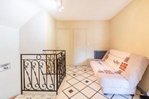 a living room with a couch and a tiled floor at Bienvenue chez Pépère in Nitry
