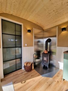 a room with a wood stove and a window at Auszeit in stilvollem Tiny House in Elsdorf
