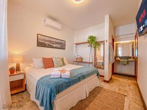 a bedroom with a bed with two towels on it at Wafeh Pampulha Suítes in Belo Horizonte +74 photos