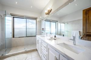 a bathroom with a large sink and a large mirror at Villas Catalina 7 in Potrero +28 photos