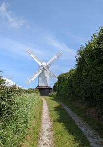 a windmill in the middle of a dirt road at Jack & Jill Inn Pub in Hassocks