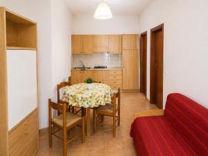 a kitchen and dining room with a table and chairs at Cala Dei Saraceni in Peschici