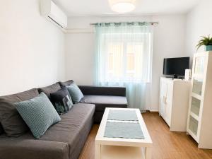 a living room with a couch and a table at Flores in Málaga