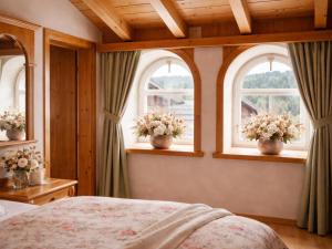 ein Schlafzimmer mit drei Fenstern, in denen Blumen hängen in der Unterkunft Central Heritage Adults Only in Moena