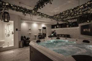 a bathroom with a jacuzzi tub in a room at B&W Malina Jacuzzi Suite in Lelystad