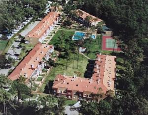 an overhead view of a large building with a yard at Ofir Nature Stay in Fão