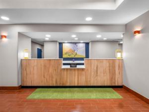 a lobby with a waiting room with a green rug at Spark By Hilton Ann Arbor South in Ann Arbor +35 photos