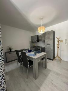 a kitchen with a table and chairs in a room at La Terrazza sul Delta in Porto Levante