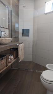 a bathroom with a toilet and a sink at La casita de Susi in San Pedro