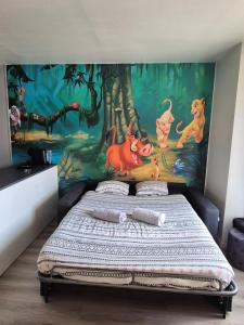 a childrens bedroom with a mural of dogs at Studio à 2 pas de Disneyland in Esbly