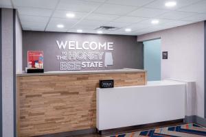 a welcome to the honey bee state sign on a wall at Hampton Inn Auburn in Auburn +23 photos