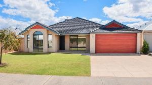 a large house with a red garage at Wagon Holiday Home in Broadwater