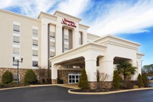 a rendering of the front of a cranberry hotel at Hampton Inn & Suites Lanett/West Point in Lanett