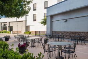 a group of tables and chairs in front of a building at Hampton Inn & Suites Boise-Meridian in Meridian