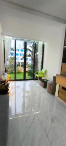an empty living room with a large glass window at Élégant appartement de 3 chambres vue piscine n4 in M'diq
