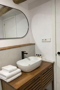 a bathroom with a white sink and a mirror at Alcacer 4 - 2 in Puentedeume