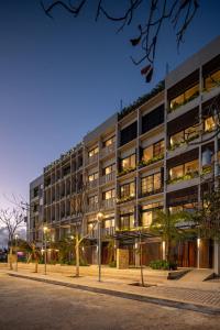 an apartment building at night with street lights at Donceles Plaza in Cancún