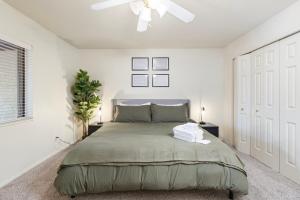 a bedroom with a bed and a ceiling fan at Sedona 2BR Near Trails & Shops in Sedona